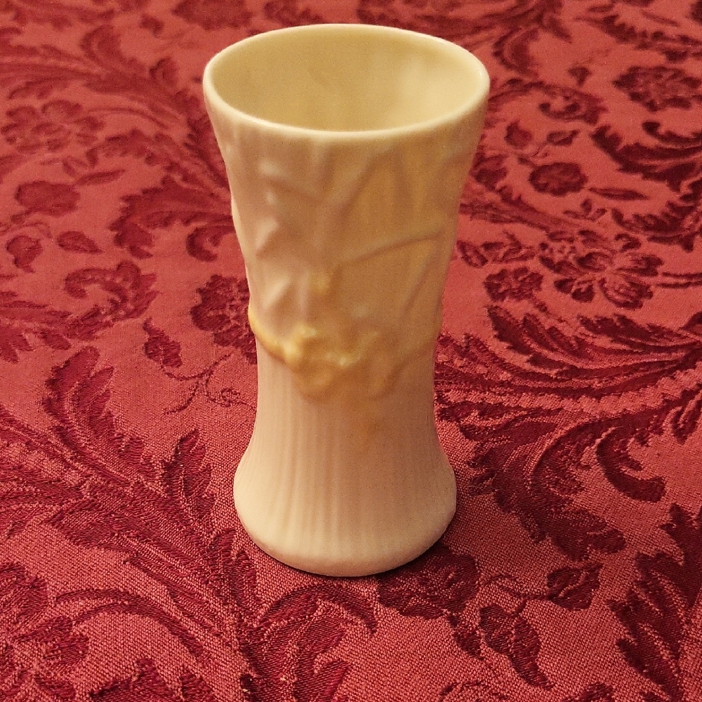 Belleek 4" Typha Spill Vase